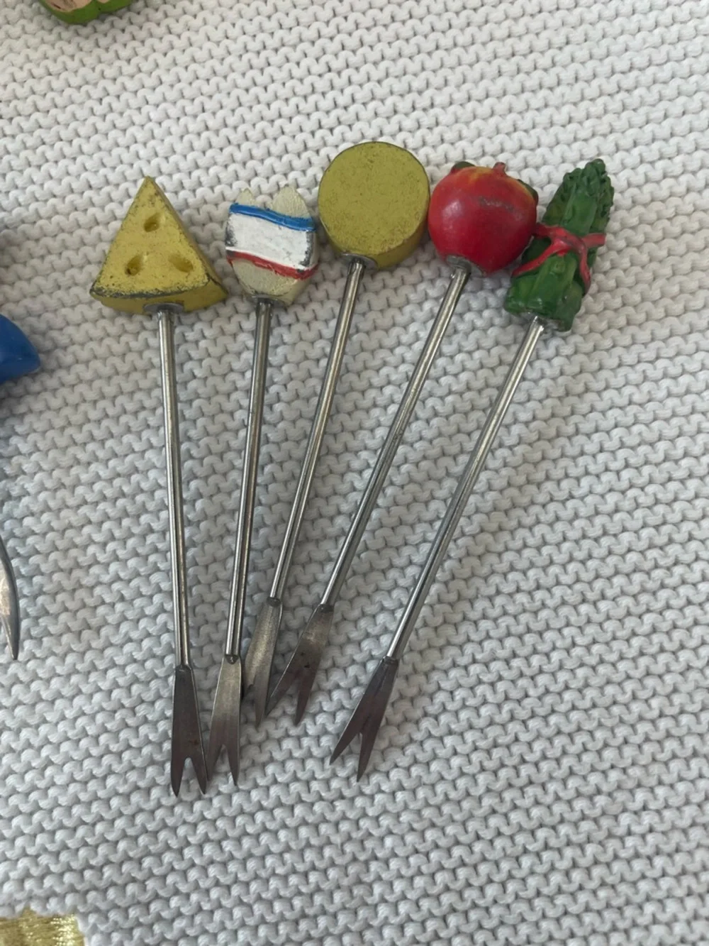 Boston Warehouse BBQ Corn Pick Holders– Novelty Cheese & Character Picks-12 pcs